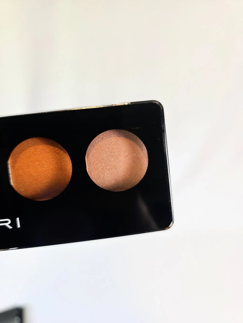 Tahari Beauty Dusk To Dawn Eyeshadow Palette New Matte Metallic Cosmetic Pigment